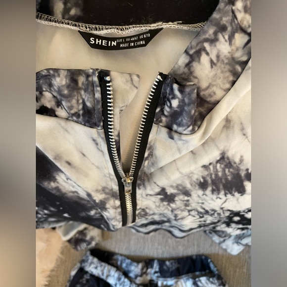 Shein cropped quarter zip top with matching shorts - Picture 9 of 14